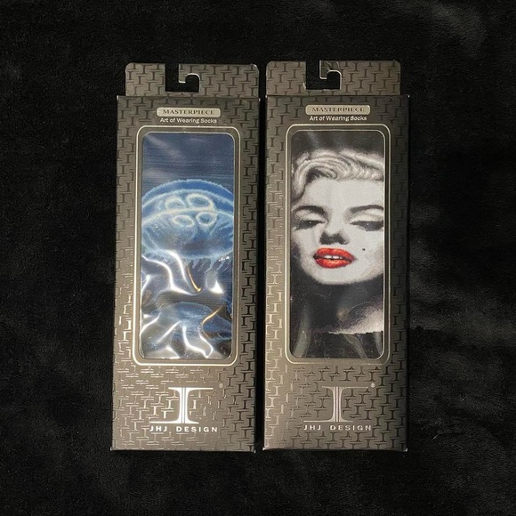 NIB Black & Red Marilyn Monroe Socks - Picture 5 of 6